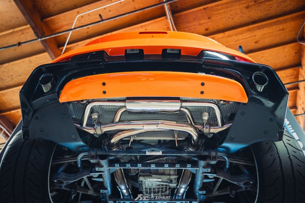Aston Martin Vantage 4.3L V8 installed with Fi EXHAUST valvetronic muffler.